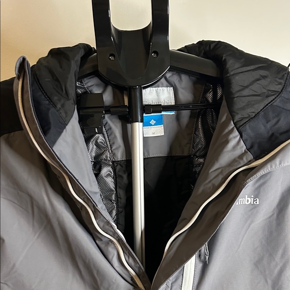 Columbia Men's Black and Gray Performance Jacket - Picture 3 of 7